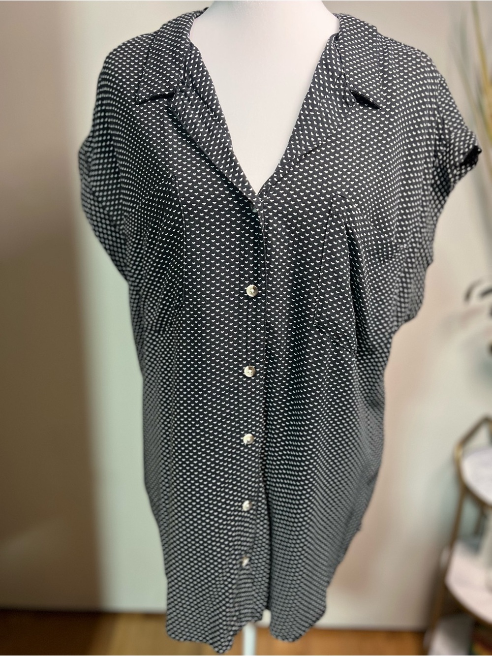 JACHS Girlfriend Black and White Printed Button-Front Top